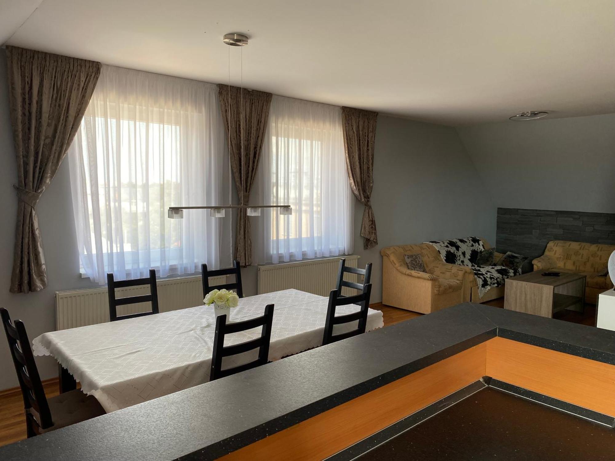 Spacious Apartment In Town Centre Nove Zamky Exterior photo