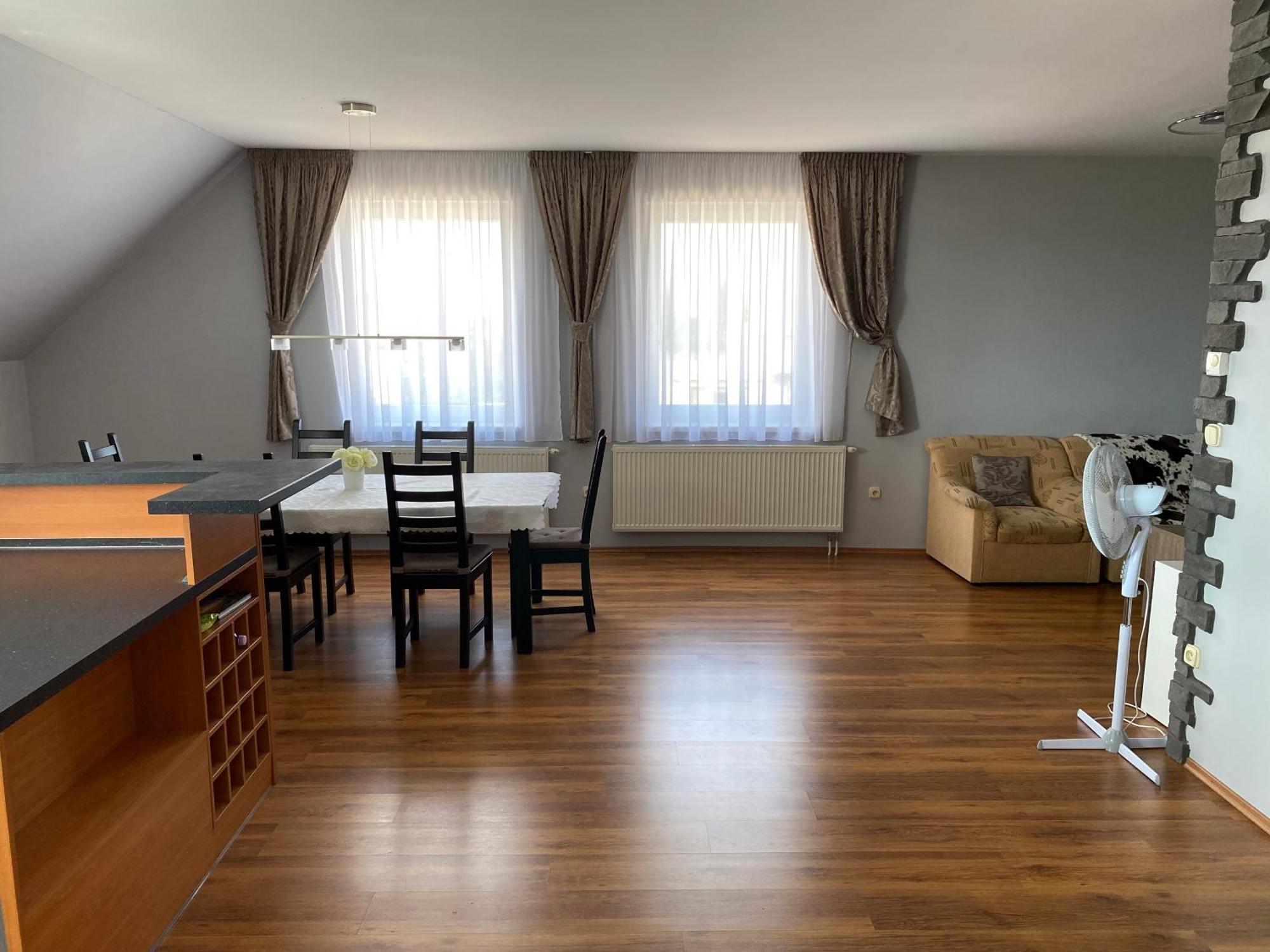 Spacious Apartment In Town Centre Nove Zamky Exterior photo