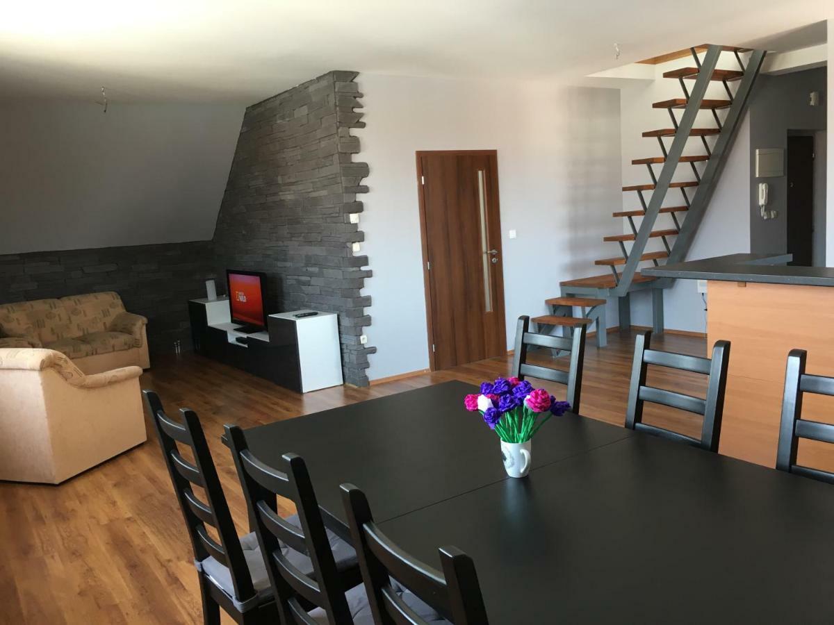 Spacious Apartment In Town Centre Nove Zamky Exterior photo