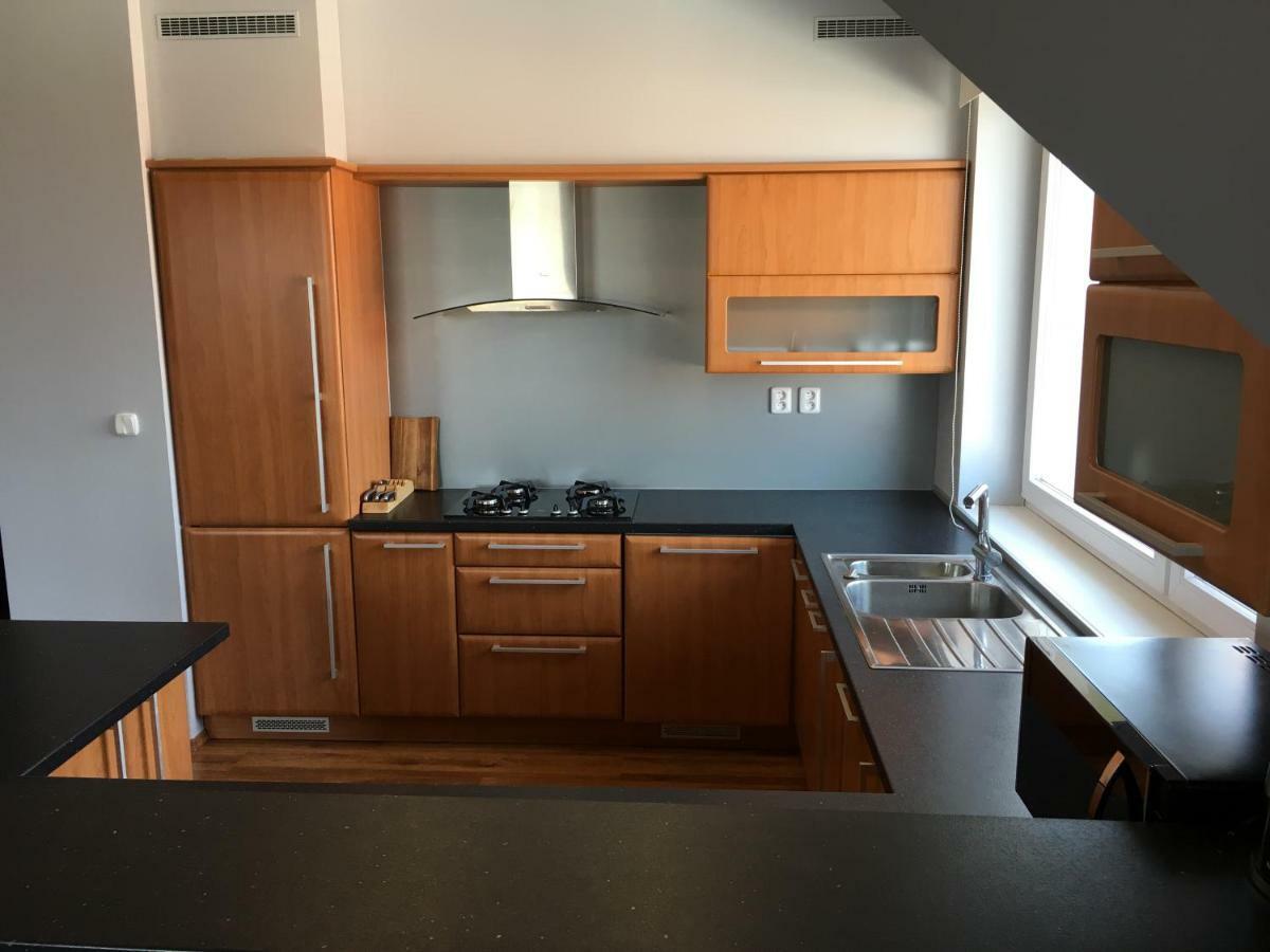 Spacious Apartment In Town Centre Nove Zamky Exterior photo